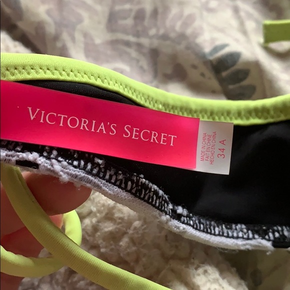 Victoria’s Secret bathing suit top 34 A - Picture 2 of 3